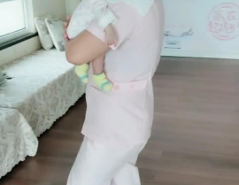 护士小姐姐带小孩子