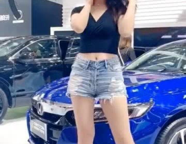 下蹲小姐姐,展现健康与活力的独特魅力