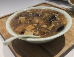 吃胡辣汤小姐姐抖音文案,胡辣汤小姐姐的诱人美味之旅