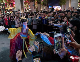 西安不倒翁小姐姐变装,演绎穿越时空的美丽传奇